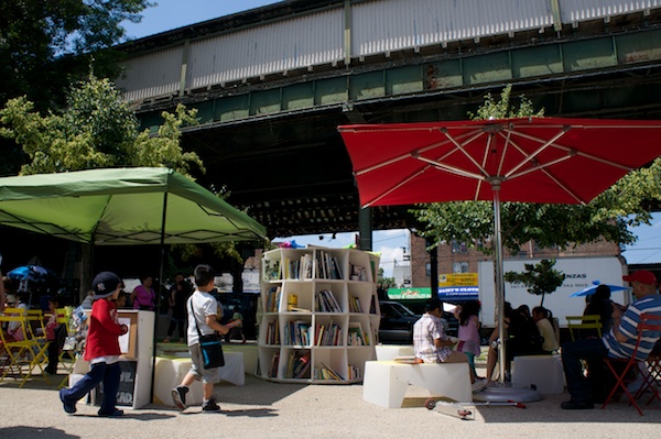 Uni at Corona Plaza with Queens Museum of Art