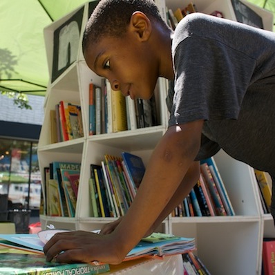 Uni reaches readers on the street in Brownsville, Brooklyn