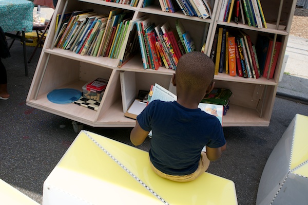 Uni provides reading room at East NY farmers’ market