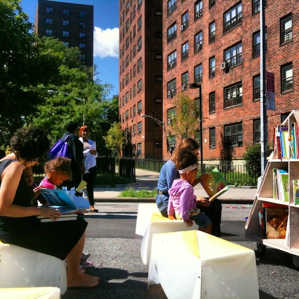 Uni reading room returns to East Harlem farmers’ market