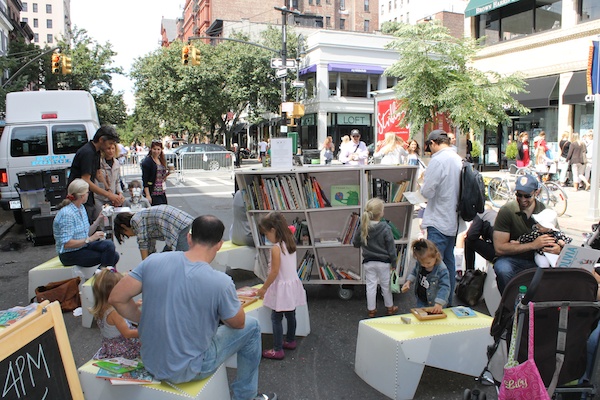 Uni on Montague St, visits Brooklyn Heights