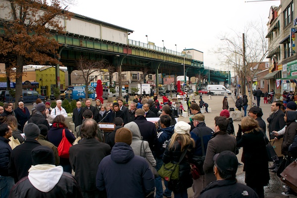 Uni reading room helps celebrate big gift to NYC plazas