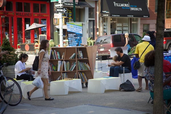 Uni wraps up six monthly reading rooms at Fulton Street plazas in Brooklyn