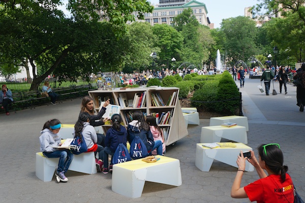 A Uni reading room in Washington Square Park